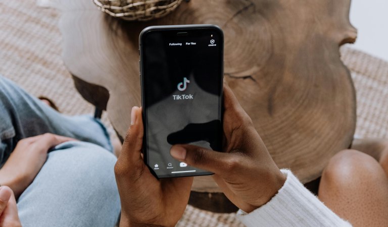 How TikTok Shop Live Selling is Driving Impulse Purchases in the Philippines