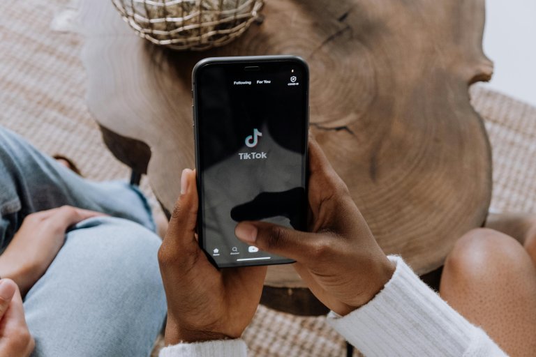 How TikTok Shop Live Selling is Driving Impulse Purchases in the Philippines