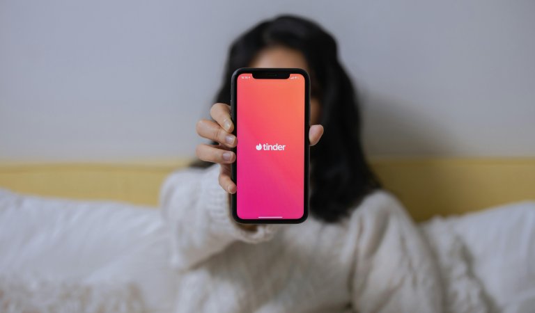 Dating Apps in the Philippines: Love, Ghosting, and Reality Checks