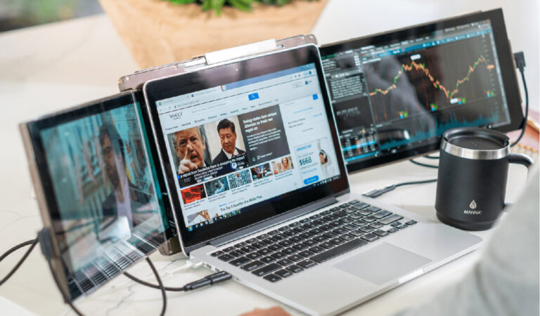 How to Set Up a Three-Screen Workspace in a Carry-On