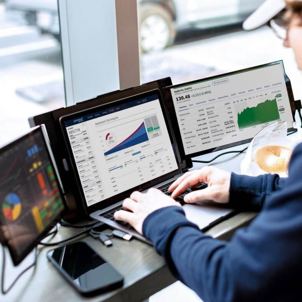 Three-Screen Workspace - Trio 3 Pro